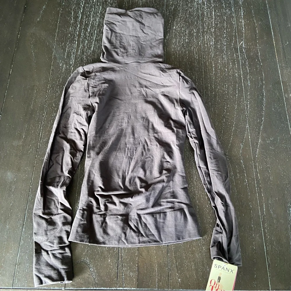 Spanx On Top And In Control Classic Turtleneck Bittersweet NWT Shaping Smoothing - Picture 2 of 10